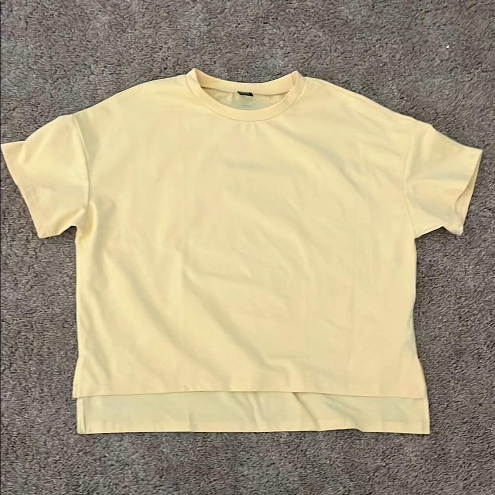 SHEIN Yellow Short Sleeve Tee